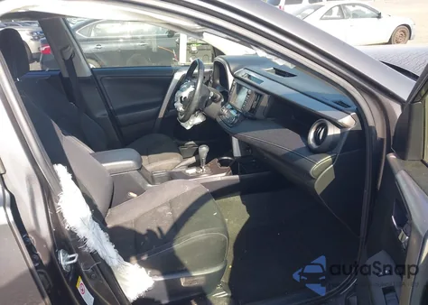 2016 Toyota Rav4 Xle z USA, uszkodzony, nr VIN JTMRFREV6GJ072209